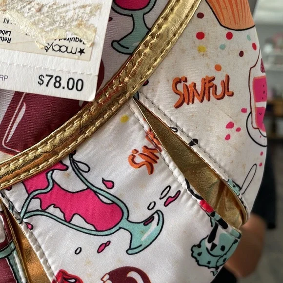 Y2K SM hobo sweet treats white Betsey Johnson Betseyville shoulder bag - Picture 5 of 13